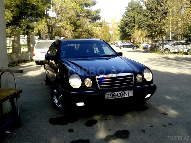 Mercedes E 240 1999, 200,000 km - 2.4 l - Bakı