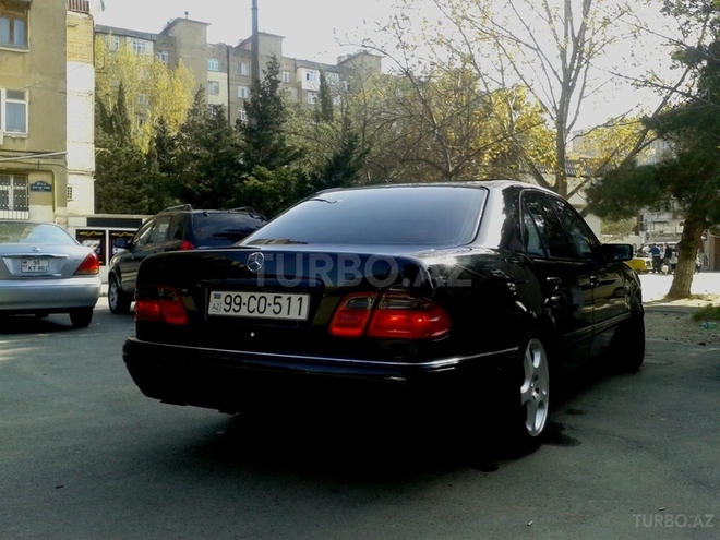 Mercedes E 240 1999, 200,000 km - 2.4 l - Bakı