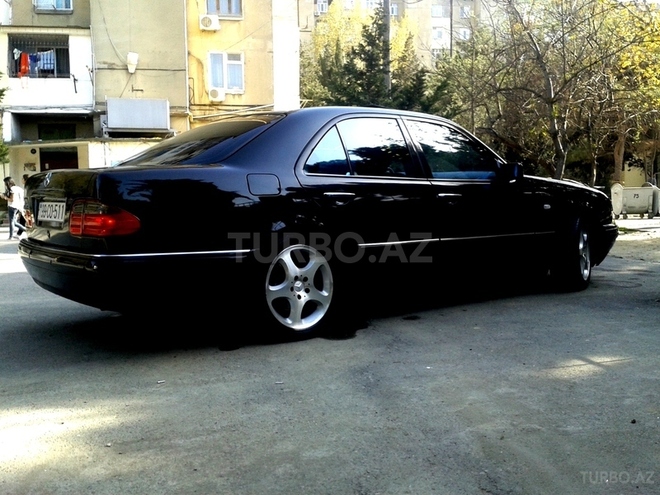 Mercedes E 240 1999, 200,000 km - 2.4 l - Bakı