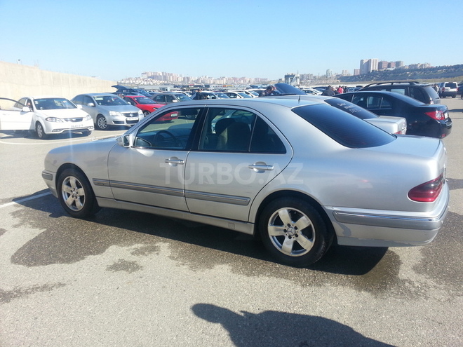 Mercedes E 270 2000, 250,000 km - 2.7 l - Bakı