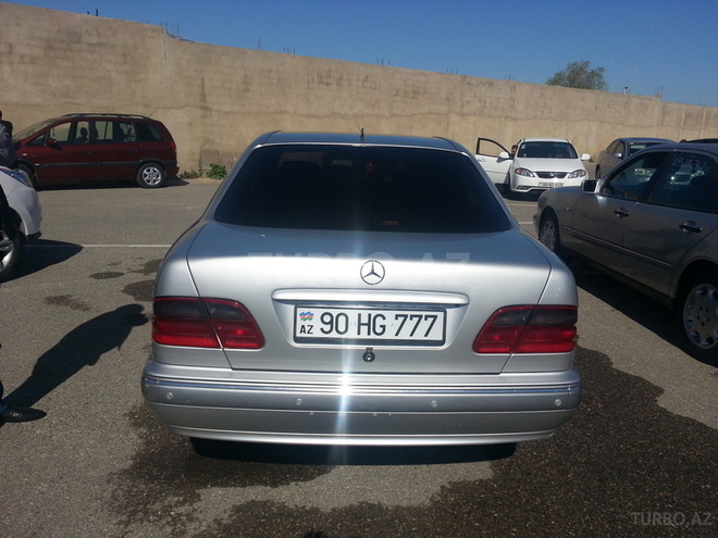 Mercedes E 270 2000, 250,000 km - 2.7 l - Bakı
