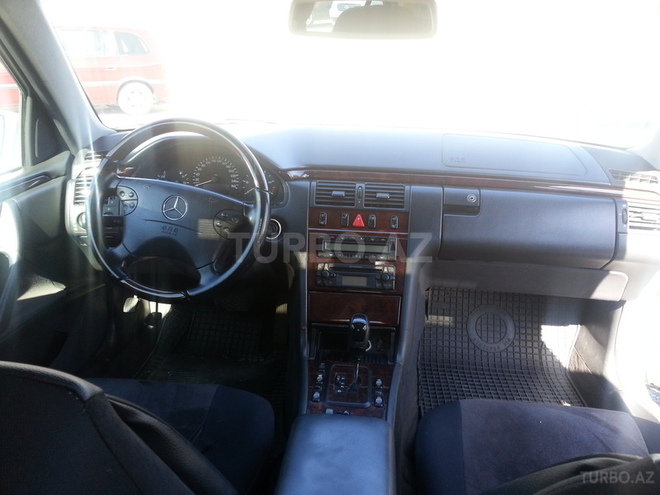 Mercedes E 270 2000, 250,000 km - 2.7 l - Bakı
