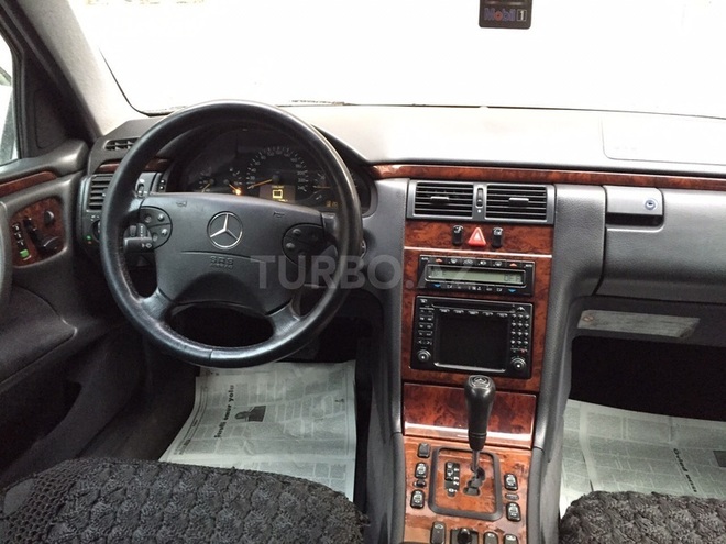 Mercedes E 240 1999, 24,000 km - 2.4 л - Bakı