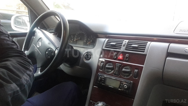 Mercedes E 220 1999, 260,000 km - 2.2 l - Bakı