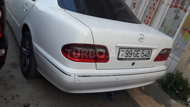 Mercedes E 220 1999, 260,000 km - 2.2 l - Bakı