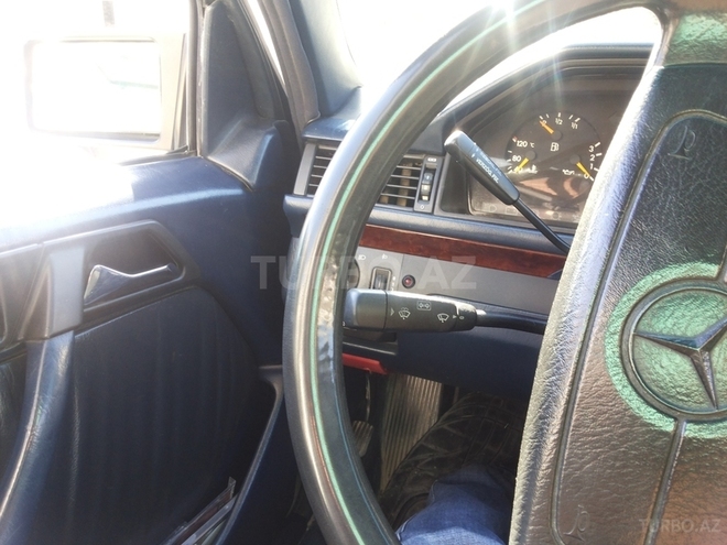 Mercedes E 280 1994, 267,500 km - 2.8 л - Bakı