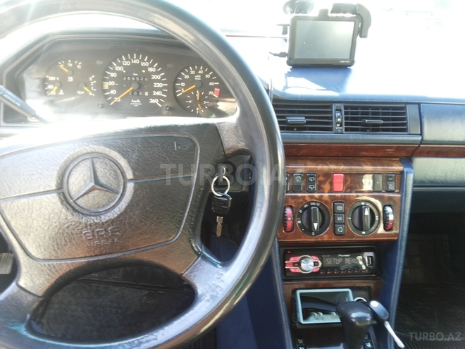 Mercedes E 280 1994, 267,500 km - 2.8 л - Bakı