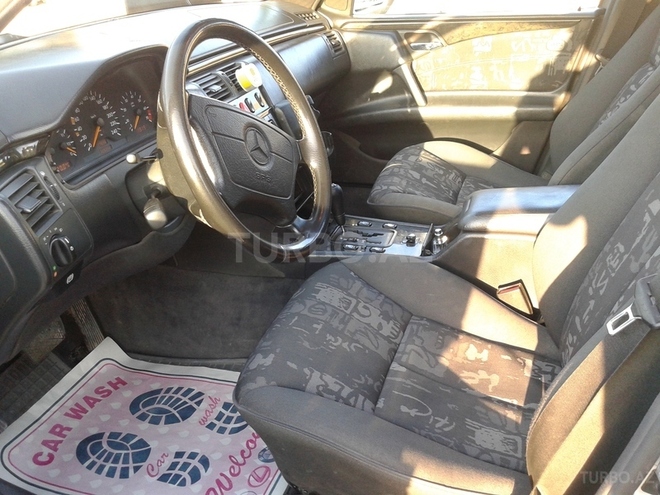Mercedes E 230 1996, 320,000 km - 2.3 l - Bakı