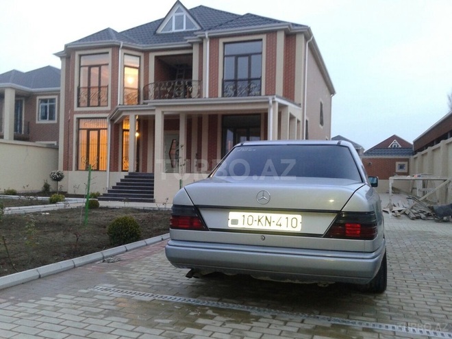 Mercedes E 260 1987, 200,000 km - 2.6 l - Bakı