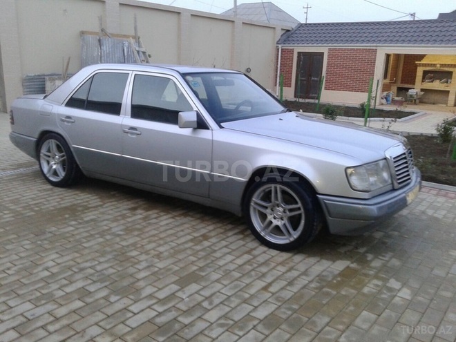 Mercedes E 260 1987, 200,000 km - 2.6 l - Bakı