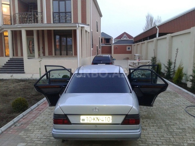 Mercedes E 260 1987, 200,000 km - 2.6 l - Bakı