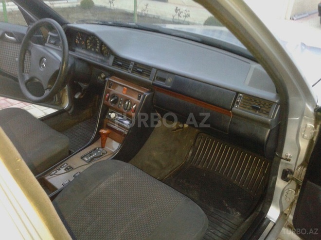 Mercedes E 260 1987, 200,000 km - 2.6 l - Bakı