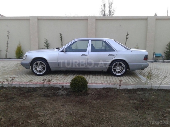 Mercedes E 260 1987, 200,000 km - 2.6 l - Bakı