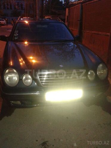 Mercedes E 260 2000, 235,000 km - 2.6 l - Bakı