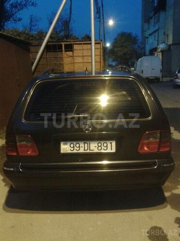 Mercedes E 260 2000, 235,000 km - 2.6 l - Bakı