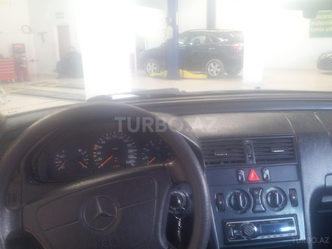 Mercedes C 200 1995, 110,000 km - 2.0 л - Bakı