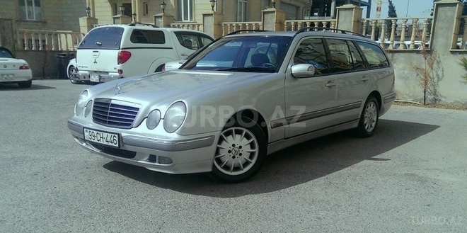 Mercedes E 220 2002, 205,000 km - 2.2 l - Bakı
