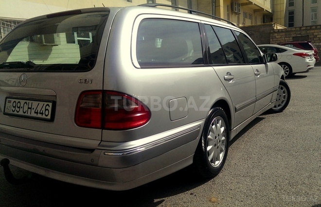 Mercedes E 220 2002, 205,000 km - 2.2 l - Bakı