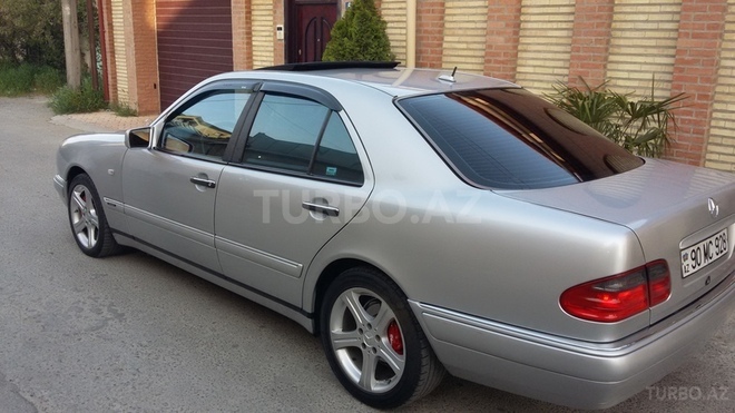 Mercedes E 240 1999, 210,000 km - 2.4 л - Bakı