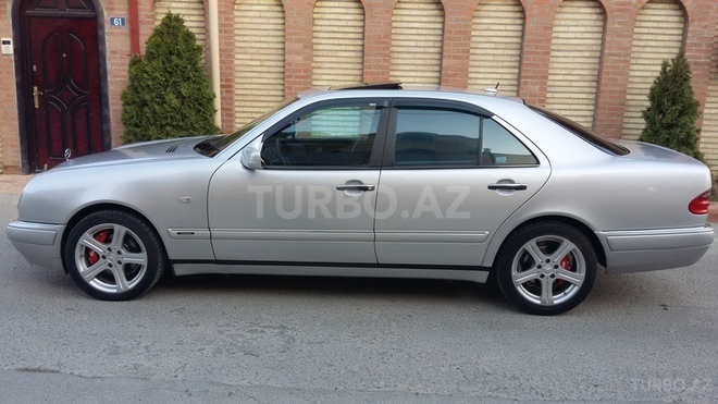 Mercedes E 240 1999, 210,000 km - 2.4 л - Bakı