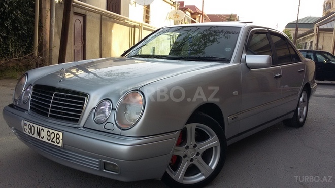 Mercedes E 240 1999, 210,000 km - 2.4 л - Bakı