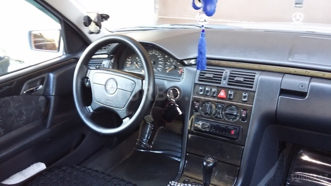 Mercedes E 240 1999, 210,000 km - 2.4 л - Bakı