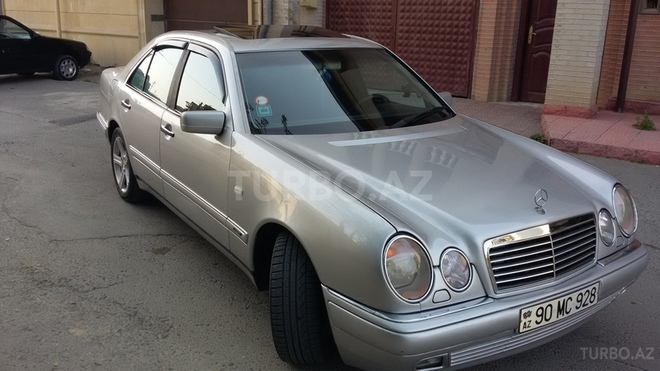 Mercedes E 240 1999, 210,000 km - 2.4 л - Bakı