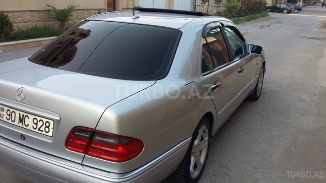 Mercedes E 240 1999, 210,000 km - 2.4 л - Bakı