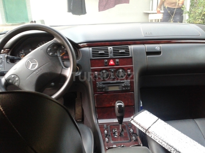 Mercedes E 220 2000, 229,000 km - 2.2 l - Bakı