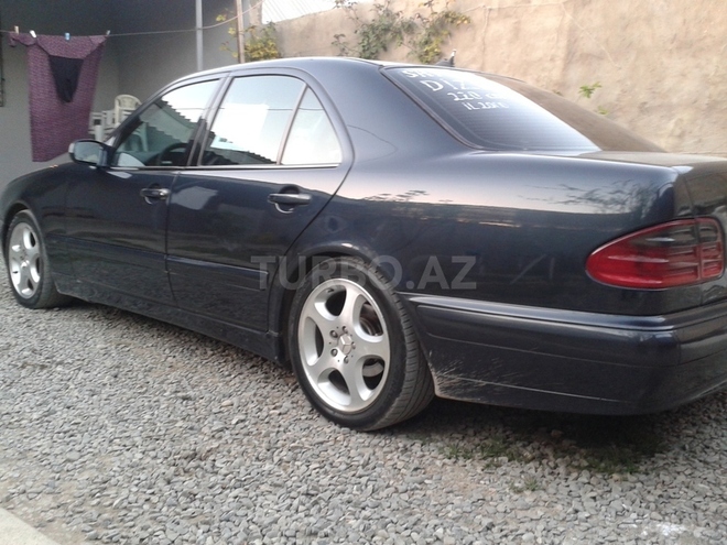 Mercedes E 220 2000, 229,000 km - 2.2 l - Bakı
