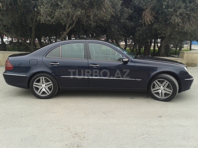 Mercedes E 220 2003, 179,000 km - 2.2 l - Bakı