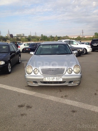 Mercedes E 240 1999, 300,000 km - 2.4 l - Bakı