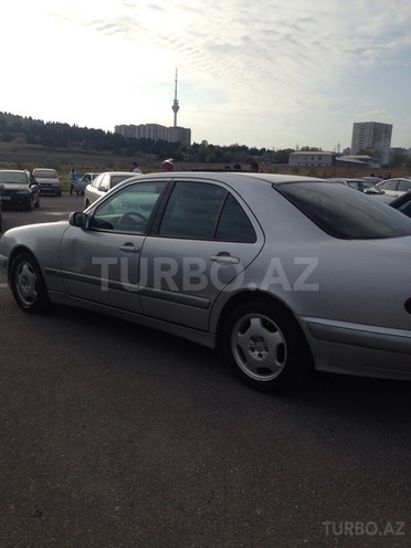 Mercedes E 240 1999, 300,000 km - 2.4 l - Bakı