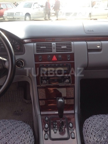 Mercedes E 240 1999, 300,000 km - 2.4 l - Bakı