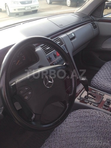 Mercedes E 240 1999, 300,000 km - 2.4 l - Bakı