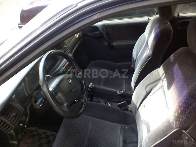 Opel Vectra 1996, 170,000 km - 2.0 l - Bakı