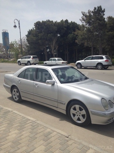 Mercedes E 270 2001, 201,000 km - 2.7 l - Bakı