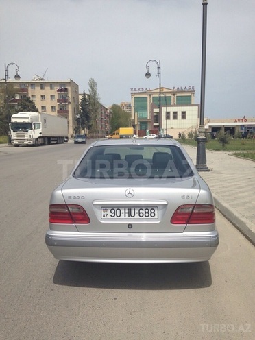 Mercedes E 270 2001, 201,000 km - 2.7 l - Bakı