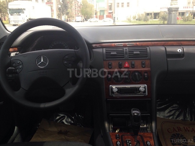 Mercedes E 270 2001, 201,000 km - 2.7 l - Bakı