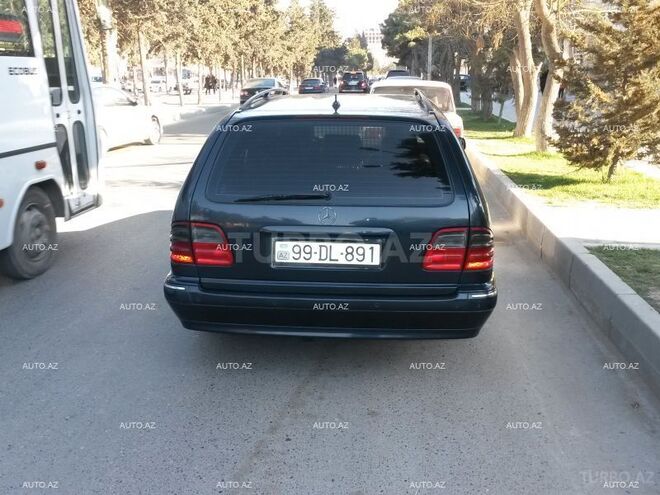 Mercedes E 260 2000, 235,000 km - 2.6 l - Bakı