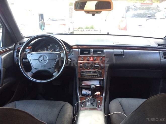 Mercedes E 280 1996, 2,100,000 km - 2.8 л - Bakı