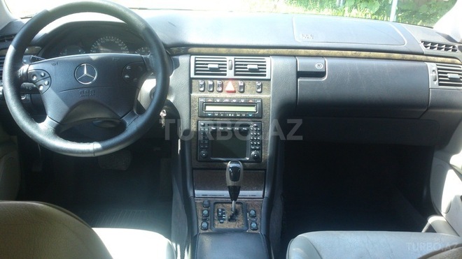 Mercedes E 200 2000, 209,300 km - 2.0 l - Bakı