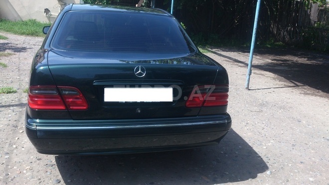Mercedes E 200 2000, 209,300 km - 2.0 l - Bakı
