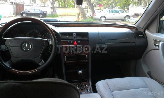 Mercedes E 220 2001, 234,000 km - 2.2 l - Bakı