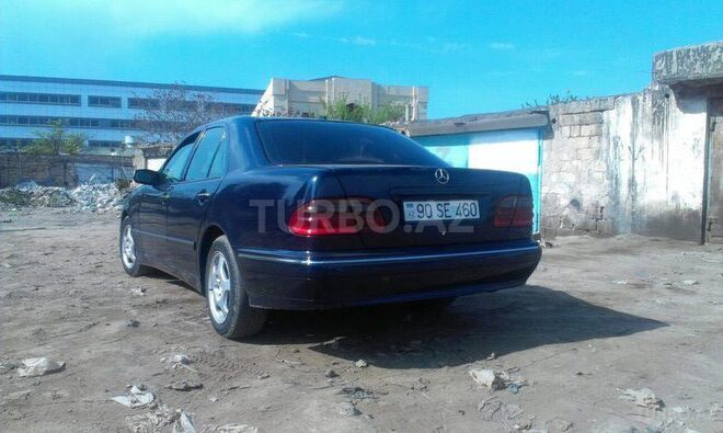 Mercedes E 220 2001, 234,000 km - 2.2 l - Bakı