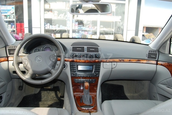Mercedes E 240 2003, 159,500 km - 2.6 l - Bakı
