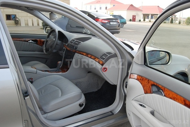 Mercedes E 240 2003, 159,500 km - 2.6 l - Bakı
