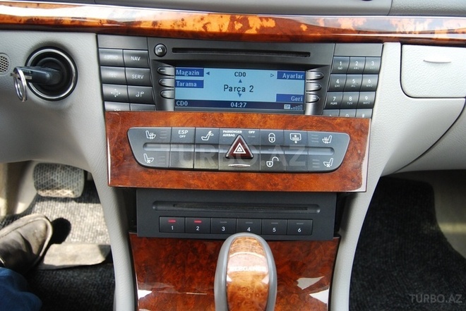 Mercedes E 240 2003, 159,500 km - 2.6 l - Bakı