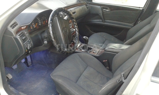 Mercedes E 200 1997, 264,012 km - 2.0 л - Bakı