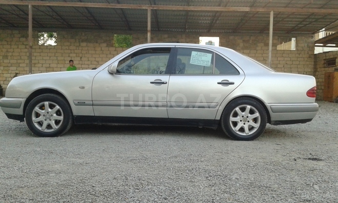 Mercedes E 200 1997, 264,012 km - 2.0 л - Bakı